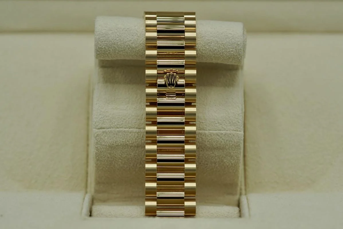 Superclone Rolex Day-Date 36 mm Carnelian Dial 128348RBR